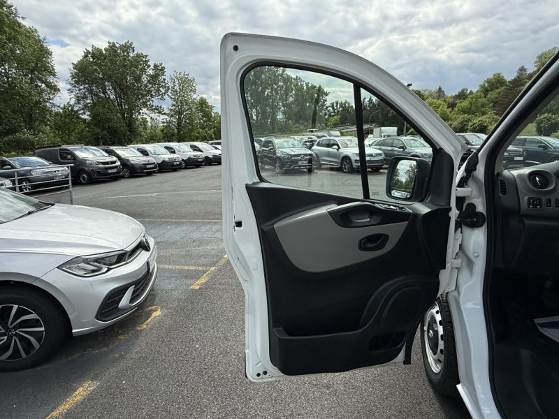 Photo 23 de l'offre de RENAULT TRAFIC L1H1 1000 KG 1.6 DCI - 120  FOURGON CONFORT L1H1 TVA RECUPERABLE   ATTELAGE à 15990€ chez Triplo auto