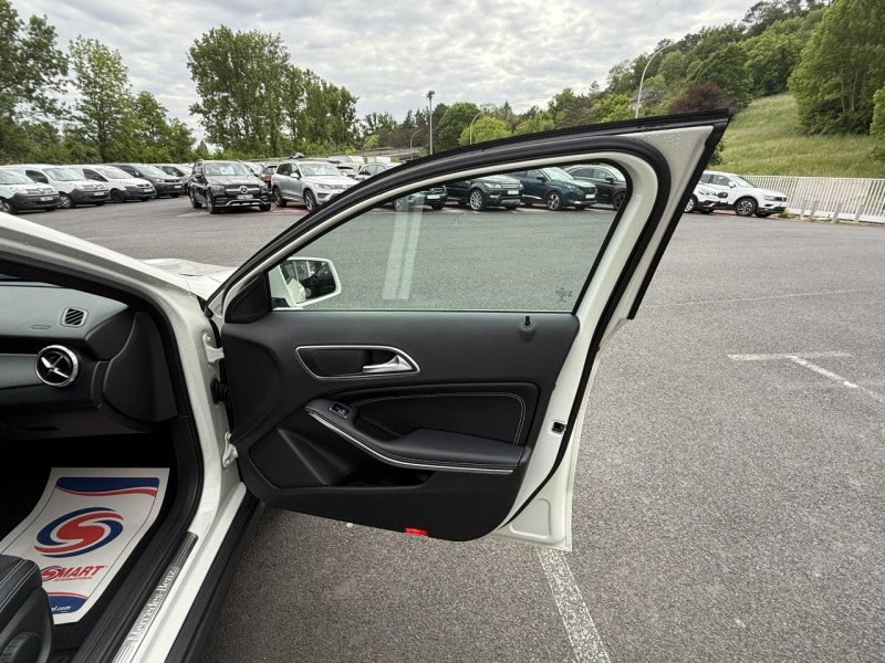 Photo 30 de l'offre de MERCEDES-BENZ GLA 200 D - BV 7G-DCT - SENSATION - GPS   CAMERA AR à 19990€ chez Triplo auto