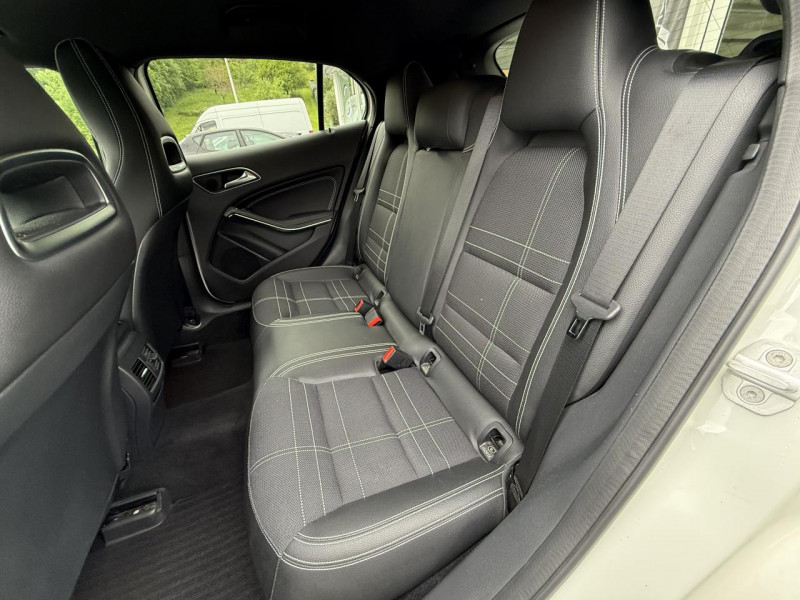 Photo 11 de l'offre de MERCEDES-BENZ GLA 200 D - BV 7G-DCT - SENSATION - GPS   CAMERA AR à 19990€ chez Triplo auto