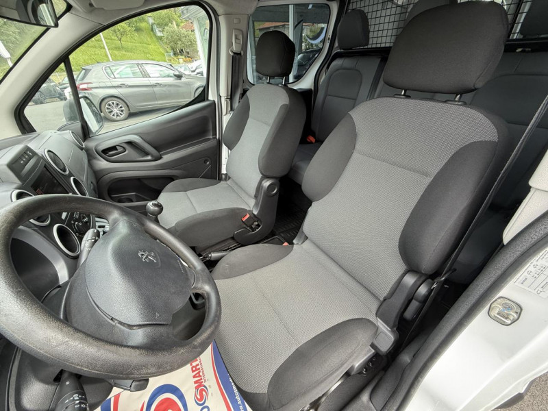 Photo 10 de l'offre de PEUGEOT PARTNER LONG 1.6 BLUEHDI - 100 CABINE APPROFONDIE GPS   ATTELAGE   RADAR AR à 13990€ chez Triplo auto