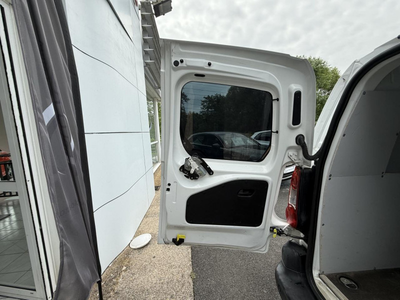 Photo 24 de l'offre de PEUGEOT PARTNER LONG 1.6 BLUEHDI - 100 CABINE APPROFONDIE GPS   ATTELAGE   RADAR AR à 13990€ chez Triplo auto