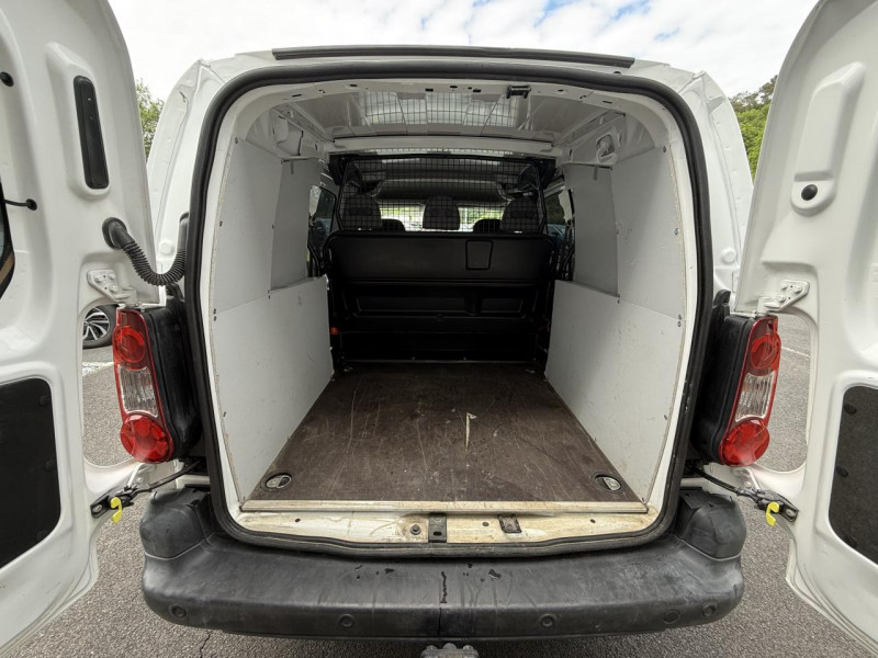 Photo 11 de l'offre de PEUGEOT PARTNER LONG 1.6 BLUEHDI - 100 CABINE APPROFONDIE GPS   ATTELAGE   RADAR AR à 13990€ chez Triplo auto