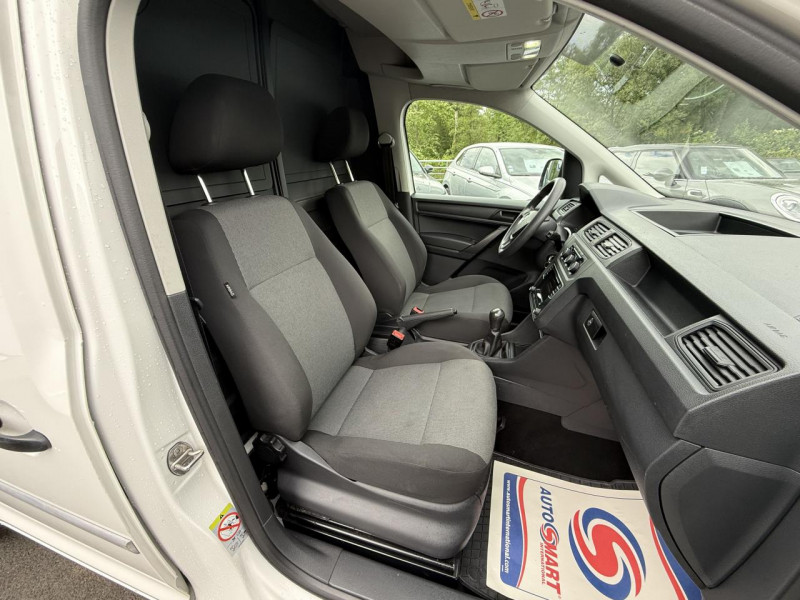 Photo 14 de l'offre de VOLKSWAGEN CADDY VAN 2.0 TDI - 75 FOURGON CONCEPTLINE TVA RECUPERABLE   ATTELAGE   RADAR AR à 13990€ chez Triplo auto