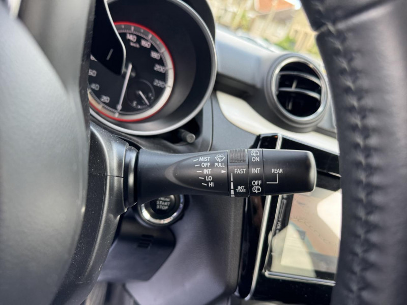 Photo 30 de l'offre de SUZUKI SWIFT 1.0 BOOSTERJET - BVA PACK GPS   CAMERA AR   CLIM à 14990€ chez Triplo auto