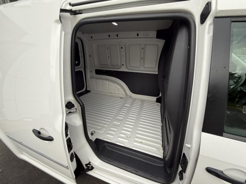 Photo 13 de l'offre de VOLKSWAGEN CADDY VAN 2.0 TDI - 75 FOURGON CONCEPTLINE TVA RECUPERABLE   ATTELAGE   RADAR AR à 13990€ chez Triplo auto