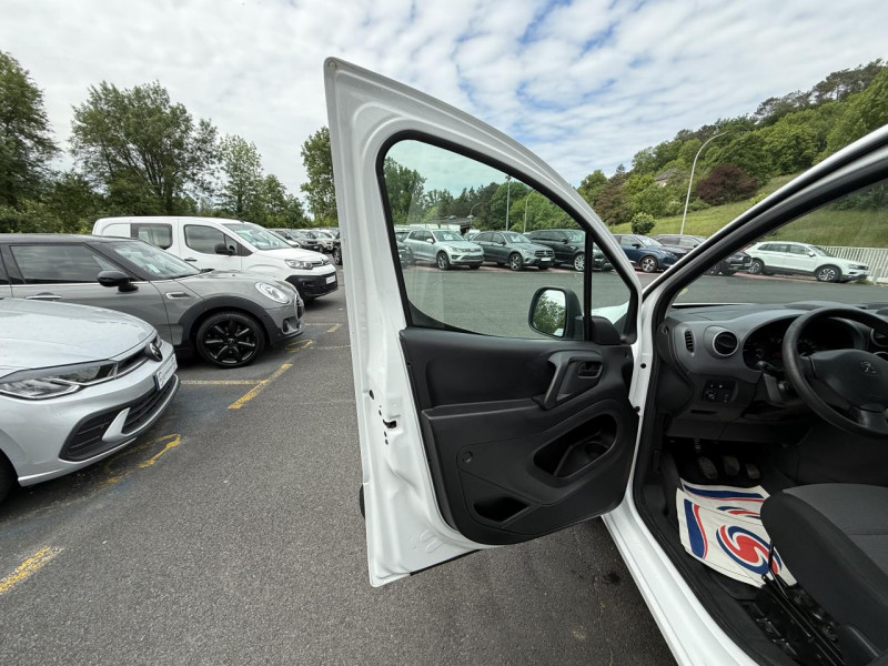 Photo 23 de l'offre de PEUGEOT PARTNER LONG 1.6 BLUEHDI - 100 CABINE APPROFONDIE GPS   ATTELAGE   RADAR AR à 13990€ chez Triplo auto