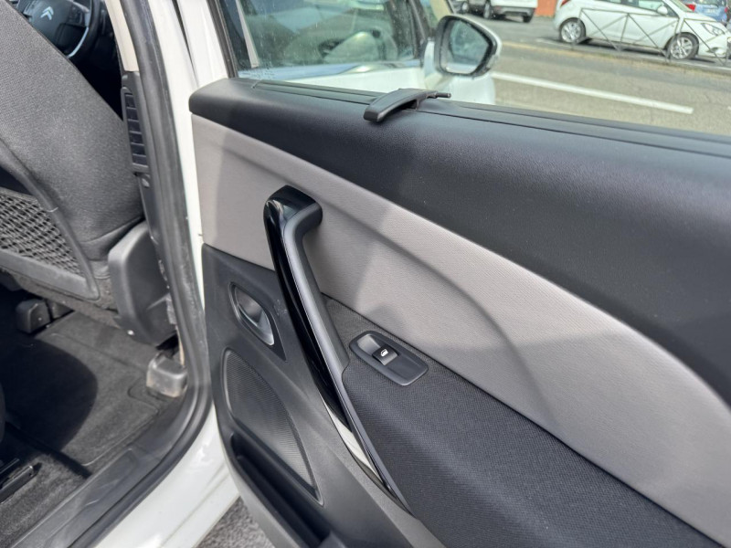 Photo 13 de l'offre de CITROEN C4 PICASSO 1.6 BLUEHDI - 120 S&S BVA FEEL GPS   CAMERA AR   RADAR AR à 11990€ chez Triplo auto