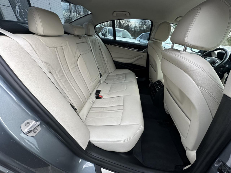 Photo 13 de l'offre de BMW SERIE 5 520D - BVA STEPTRONIC  G30 F90 SUIVI BMW LUXURY  - GPS   CAMERA AR à 23490€ chez Triplo auto
