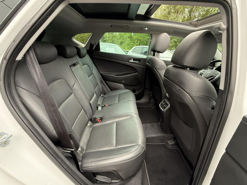 Photo 14 de l'offre de HYUNDAI TUCSON 1.6 CRDI - 136 - BV DCT-7   TOIT OUVRANT   GPS   CAMéRA AR à 19490€ chez Triplo auto