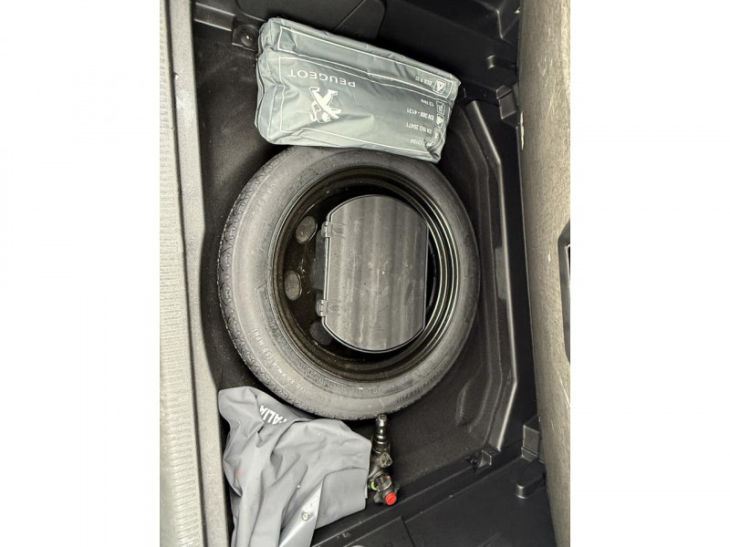 Photo 35 de l'offre de PEUGEOT 3008  1.5 BLUEHDI S&S - 130 - BV EAT8  ALLURE PACK GPS   CAMERA AR   CARPLAY à 19990€ chez Triplo auto