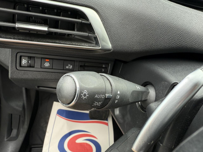 Photo 29 de l'offre de PEUGEOT 3008  1.5 BLUEHDI S&S - 130 - BV EAT8  ALLURE PACK GPS   CAMERA AR   CARPLAY à 19990€ chez Triplo auto