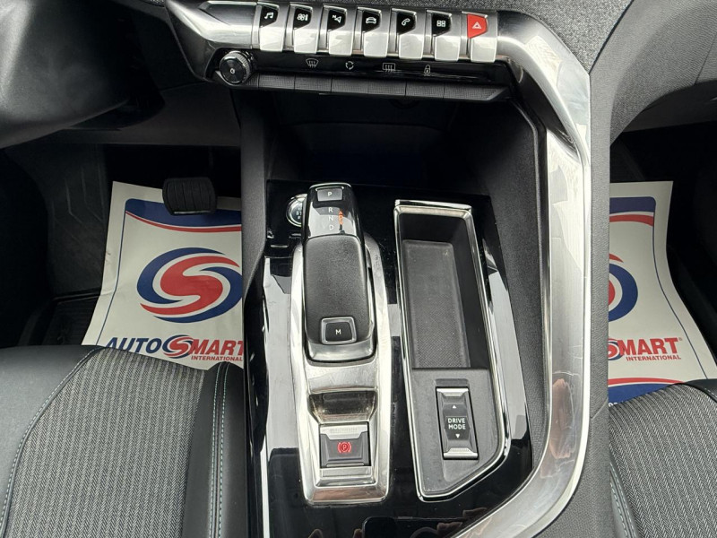Photo 19 de l'offre de PEUGEOT 3008  1.5 BLUEHDI S&S - 130 - BV EAT8  ALLURE PACK GPS   CAMERA AR   CARPLAY à 19990€ chez Triplo auto