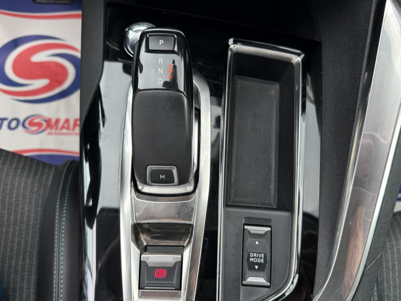 Photo 24 de l'offre de PEUGEOT 3008  1.5 BLUEHDI S&S - 130 - BV EAT8  ALLURE PACK GPS   CAMERA AR   CARPLAY à 19990€ chez Triplo auto