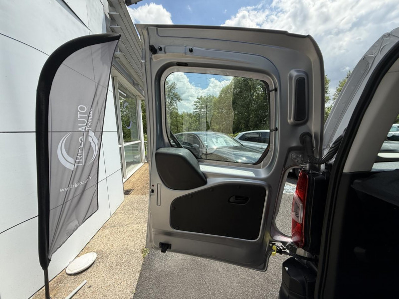 Photo 29 de l'offre de PEUGEOT RIFTER STANDARD 1.5 BLUEHDI S&S - 100  STYLE GPS   RADAR AR   CARPLAY   CLIM à 17990€ chez Triplo auto