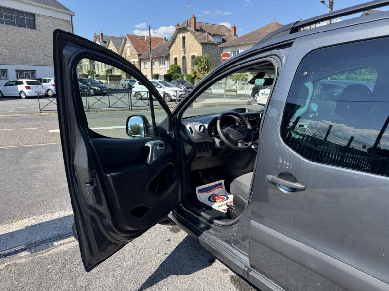 Photo 20 de l'offre de CITROEN BERLINGO 1.6 BLUEHDI - 100  COMBI XTR   ATTELAGE   RADAR AR à 13990€ chez Triplo auto