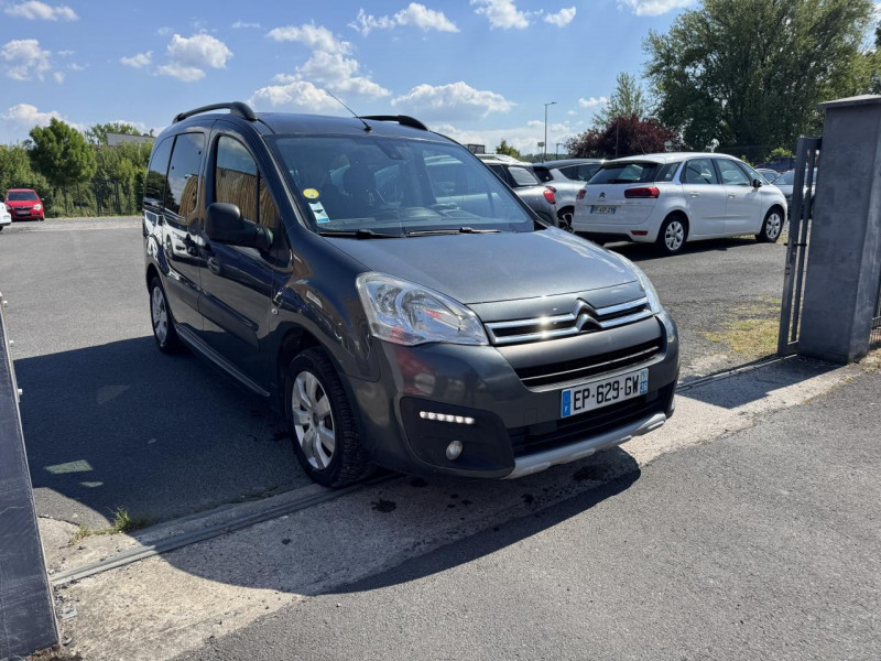 Photo 7 de l'offre de CITROEN BERLINGO 1.6 BLUEHDI - 100  COMBI XTR   ATTELAGE   RADAR AR à 13990€ chez Triplo auto