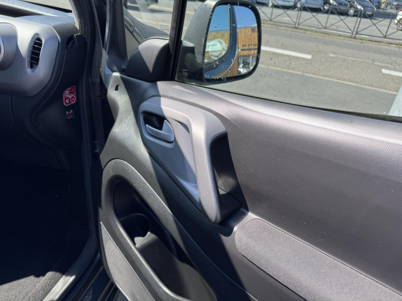 Photo 16 de l'offre de CITROEN BERLINGO 1.6 BLUEHDI - 100  COMBI XTR   ATTELAGE   RADAR AR à 13990€ chez Triplo auto