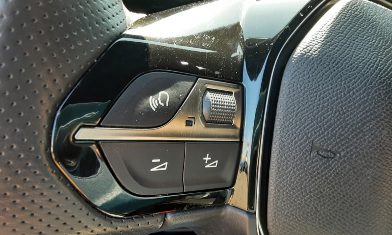 Photo 9 de l'offre de PEUGEOT 208 PureTech 100 SetS BVM6 GT Pack à 20490€ chez Centrale Auto Marché Mussidan