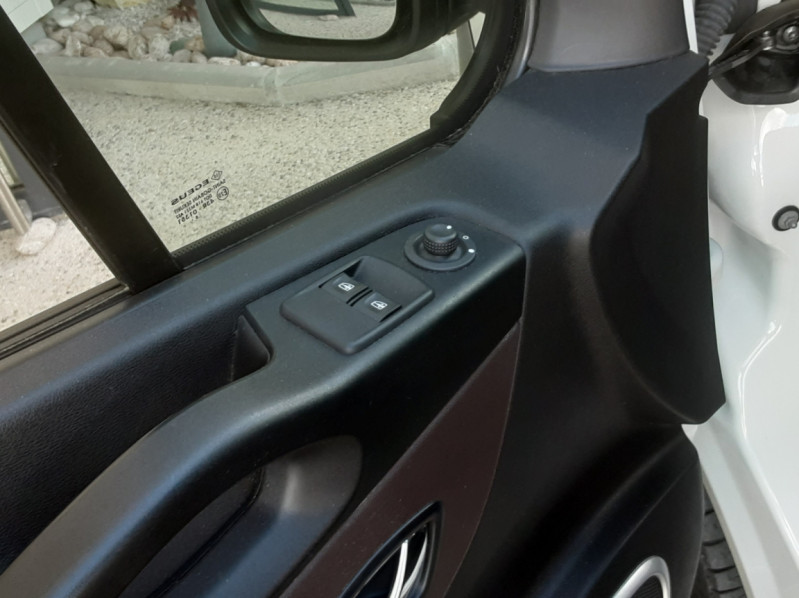 Photo 48 de l'offre de FIAT TALENTO FGN LH1 1.6 MULTIJET 95 PACK PRO NAV  à 19200€ chez Centrale Auto Marché Mussidan