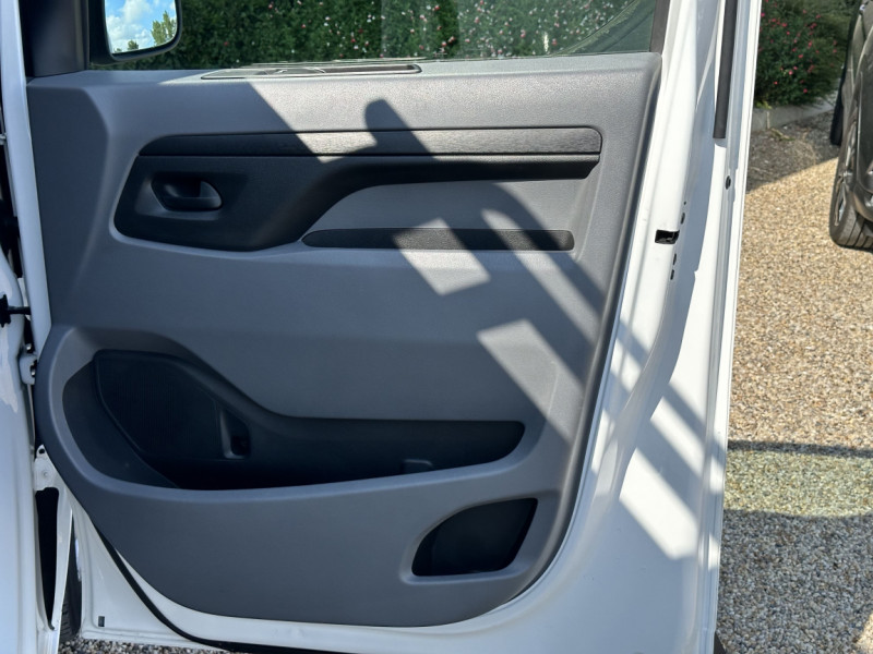 Photo 29 de l'offre de CITROEN JUMPY XL BLUEHDI 120 SetS BVM6 BUSINESS à 20990€ chez Centrale Auto Marché Mussidan