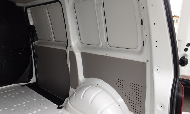 Photo 48 de l'offre de VOLKSWAGEN TRANSPORTER FGN TOLE L1H1 2.0 TDI 102 BUSINESS LINE  à 24990€ chez Centrale Auto Marché Mussidan