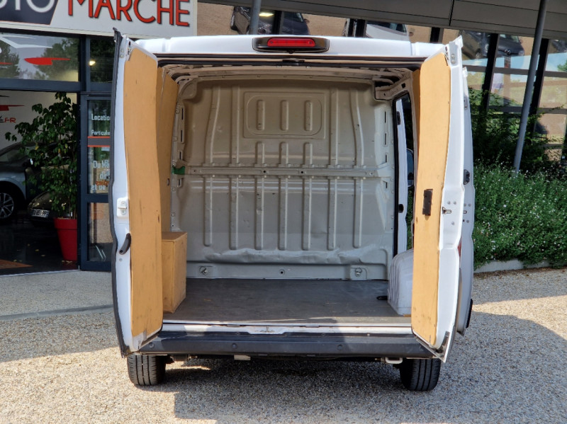 Photo 18 de l'offre de FIAT DUCATO L1H1 2.0 MJT 115 EURO 6 PACK PRO  à 21490€ chez Centrale Auto Marché Mussidan