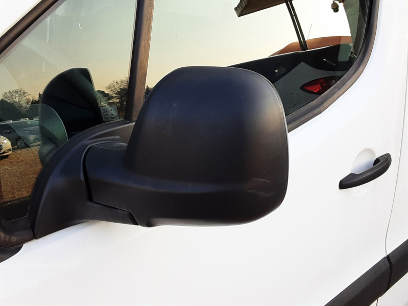 Photo 20 de l'offre de CITROEN BERLINGO M BLUEHDI 100 CLUB à 13990€ chez Centrale Auto Marché Mussidan
