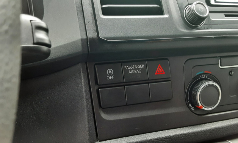 Photo 19 de l'offre de VOLKSWAGEN TRANSPORTER FGN TOLE L1H1 2.0 TDI 102 BUSINESS LINE  à 24990€ chez Centrale Auto Marché Mussidan