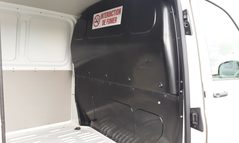 Photo 36 de l'offre de VOLKSWAGEN TRANSPORTER FGN TOLE L1H1 2.0 TDI 102 BUSINESS LINE  à 24990€ chez Centrale Auto Marché Mussidan