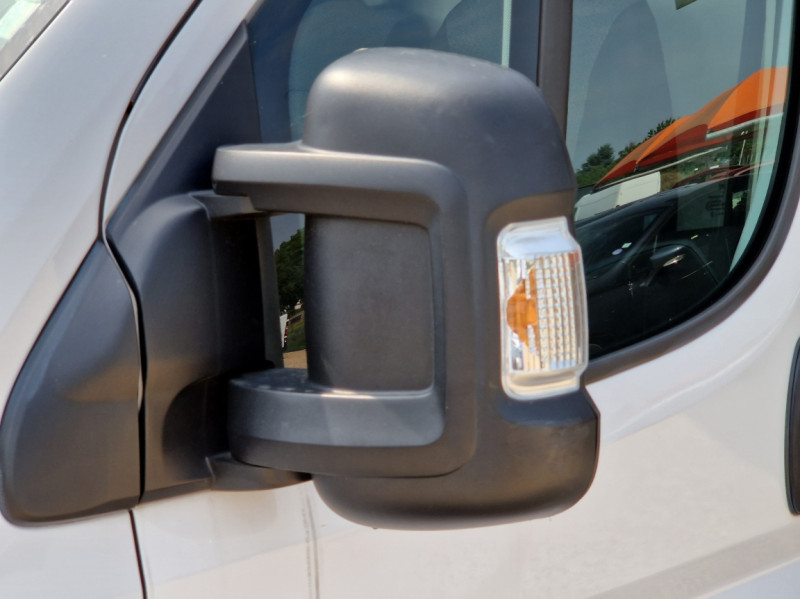 Photo 9 de l'offre de FIAT DUCATO L1H1 2.0 MJT 115 EURO 6 PACK PRO  à 21490€ chez Centrale Auto Marché Mussidan
