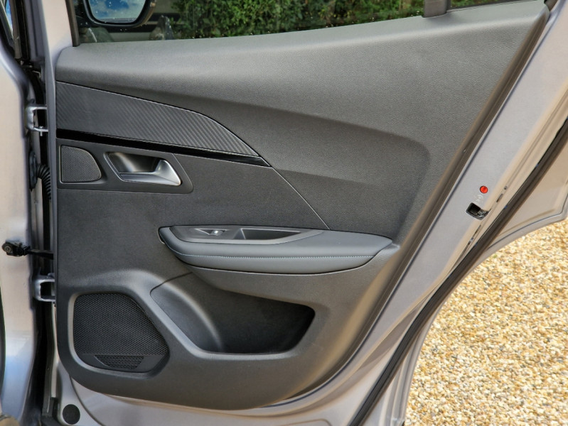 Photo 19 de l'offre de PEUGEOT 2008 BlueHDi 100 SetS BVM6 Allure Business à 21990€ chez Centrale Auto Marché Mussidan