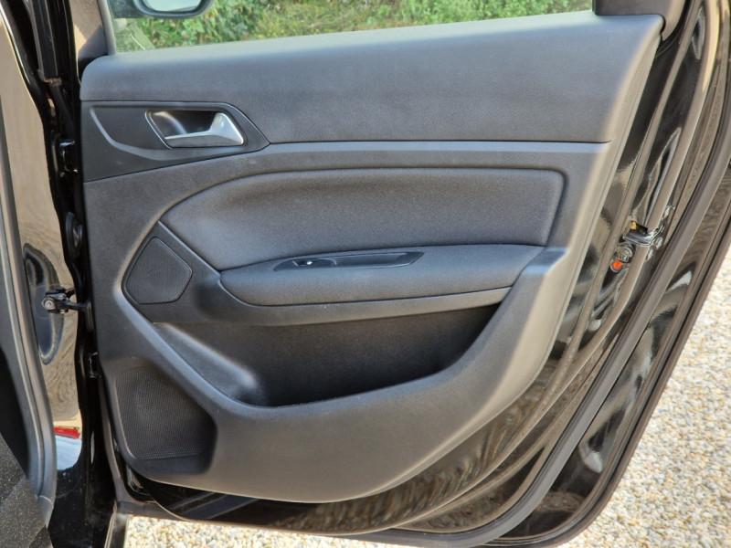 Photo 34 de l'offre de PEUGEOT 308 SW BlueHDi 130ch SetS EAT8 Active Business à 14990€ chez Centrale Auto Marché Mussidan