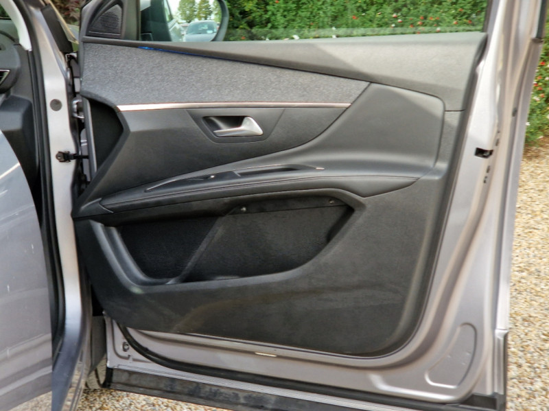 Photo 28 de l'offre de PEUGEOT 5008 1.6 BlueHDi 120ch SetS EAT6 Allure Business à 24490€ chez Centrale Auto Marché Mussidan