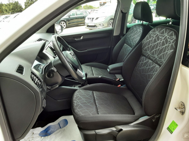 Photo 44 de l'offre de SKODA FABIA 1.0 MPI 75 ch BVM5 Clever à 13490€ chez Centrale Auto Marché Mussidan