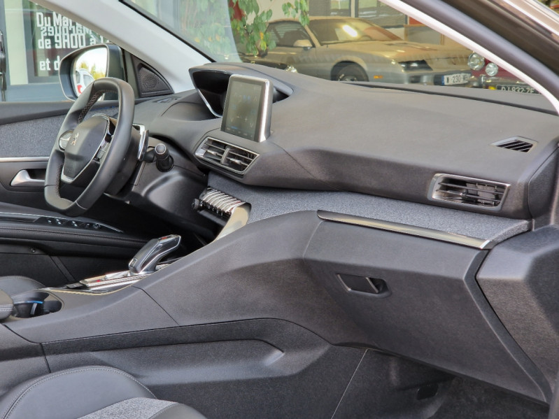 Photo 21 de l'offre de PEUGEOT 5008 BlueHDi 130ch SetS EAT8 Allure Business  à 25990€ chez Centrale Auto Marché Mussidan