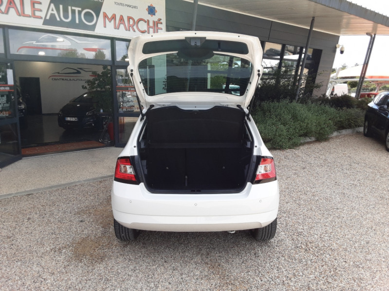 Photo 43 de l'offre de SKODA FABIA 1.0 MPI 75 ch BVM5 Clever à 13490€ chez Centrale Auto Marché Mussidan