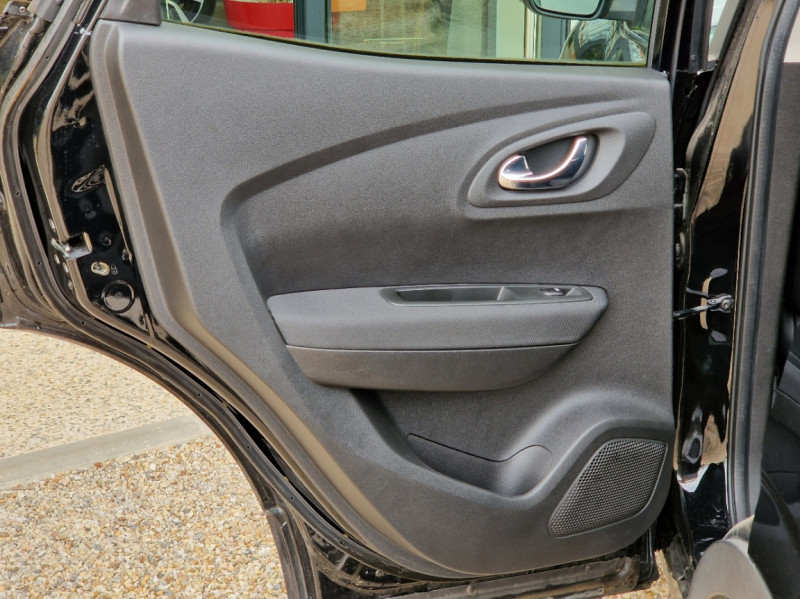 Photo 40 de l'offre de RENAULT KADJAR dCi 110 Energy eco² Business à 13990€ chez Centrale Auto Marché Mussidan