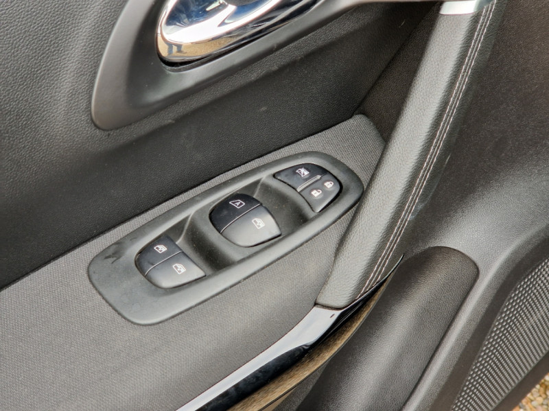 Photo 14 de l'offre de RENAULT KADJAR dCi 110 Energy eco² Business à 13990€ chez Centrale Auto Marché Mussidan