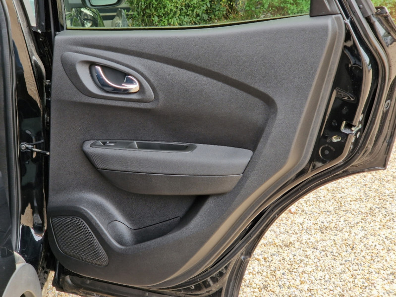 Photo 48 de l'offre de RENAULT KADJAR dCi 110 Energy eco² Business à 13990€ chez Centrale Auto Marché Mussidan