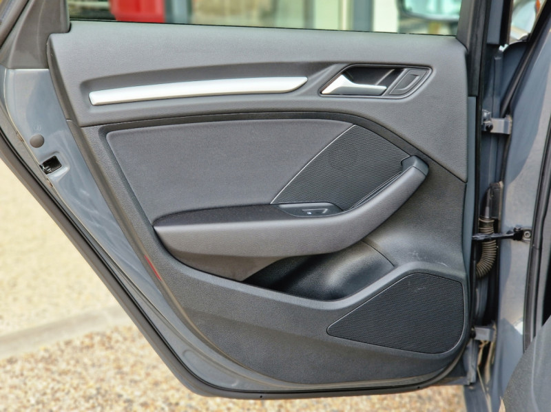 Photo 21 de l'offre de AUDI A3 SPORTBACK 2.0 TDI 150 S tronic 7 Business line à 22990€ chez Centrale Auto Marché Mussidan