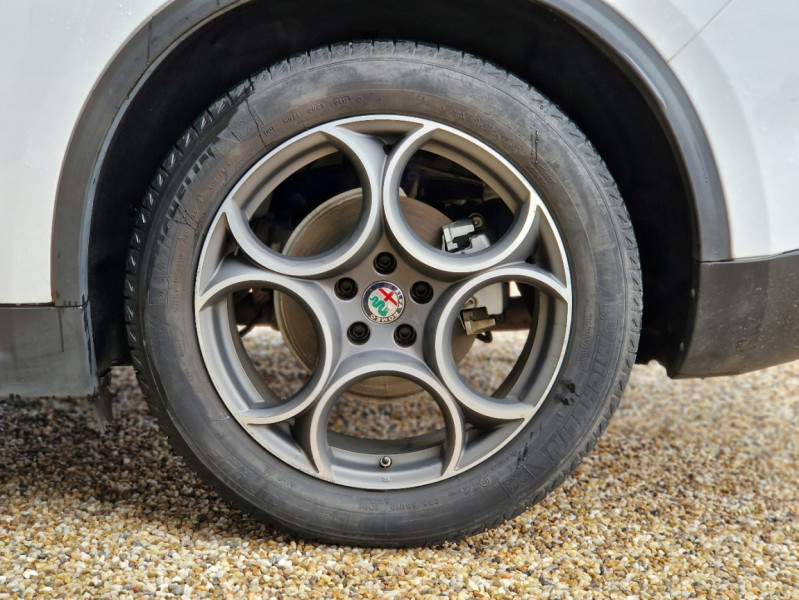 Photo 44 de l'offre de ALFA ROMEO STELVIO 2.2 150 ch AT8  à 24490€ chez Centrale Auto Marché Mussidan