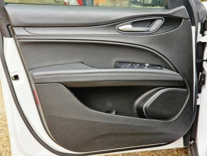Photo 21 de l'offre de ALFA ROMEO STELVIO 2.2 150 ch AT8  à 24490€ chez Centrale Auto Marché Mussidan