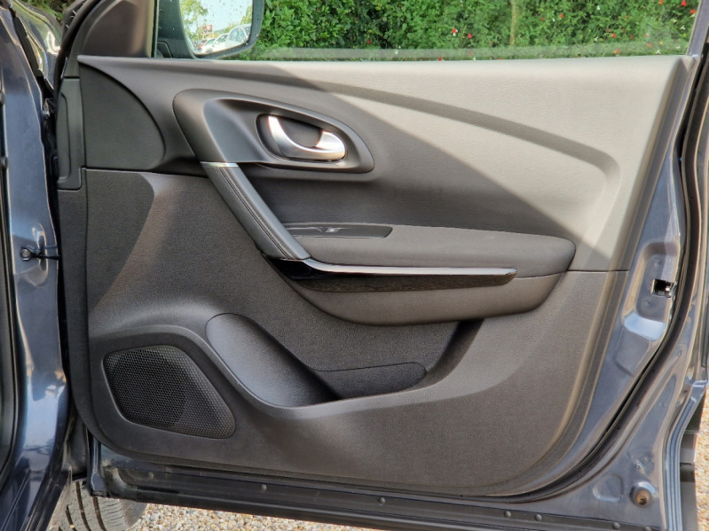 Photo 14 de l'offre de RENAULT KADJAR Blue dCi 115 EDC Business à 19890€ chez Centrale Auto Marché Mussidan