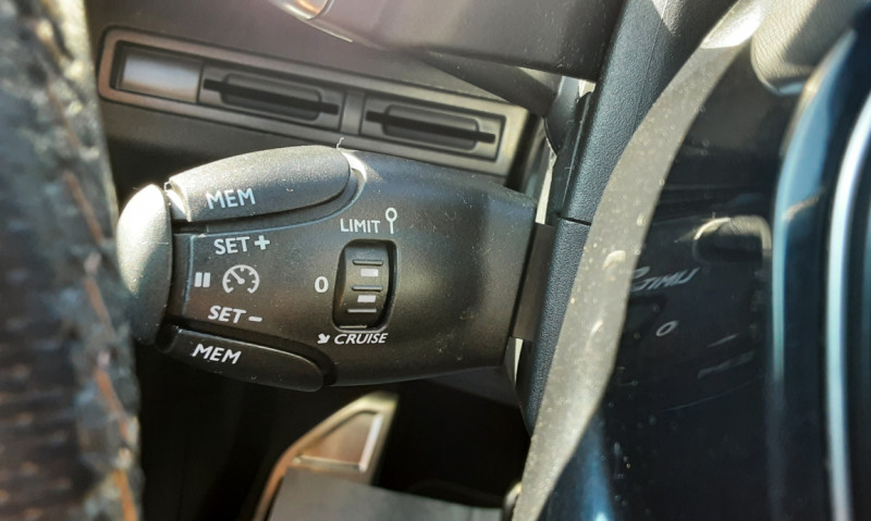 Photo 43 de l'offre de PEUGEOT 3008 1.2 Puretech 130ch SetS EAT6 GT Line à 20490€ chez Centrale Auto Marché Mussidan