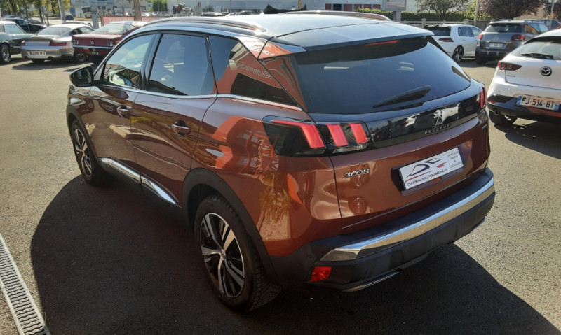Photo 24 de l'offre de PEUGEOT 3008 1.2 Puretech 130ch SetS EAT6 GT Line à 20490€ chez Centrale Auto Marché Mussidan