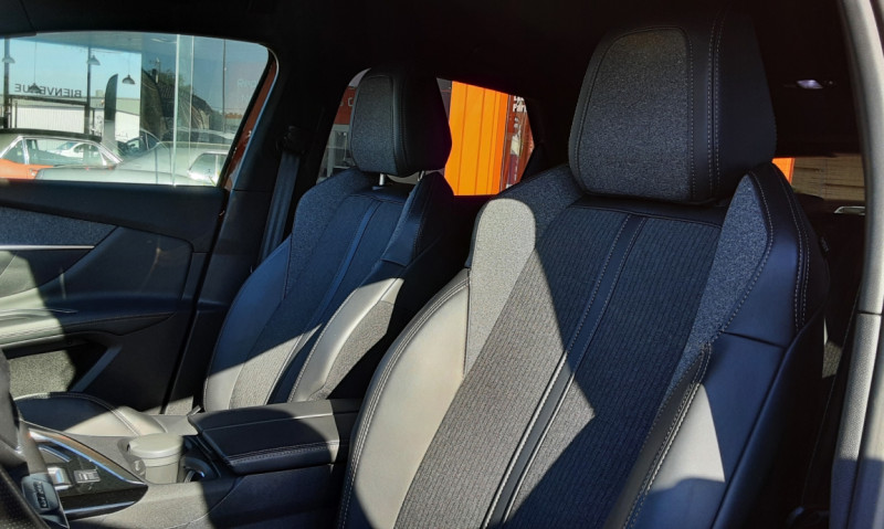 Photo 4 de l'offre de PEUGEOT 3008 1.2 Puretech 130ch SetS EAT6 GT Line à 20490€ chez Centrale Auto Marché Mussidan