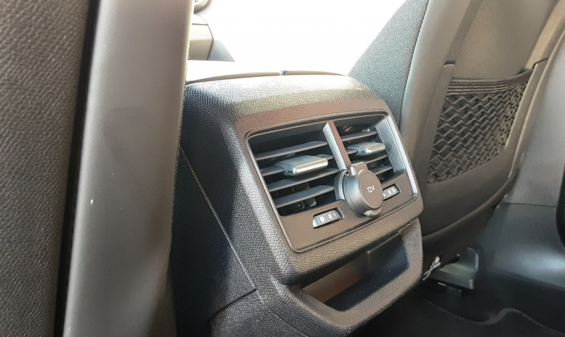 Photo 22 de l'offre de PEUGEOT 3008 1.2 Puretech 130ch SetS EAT6 GT Line à 20490€ chez Centrale Auto Marché Mussidan