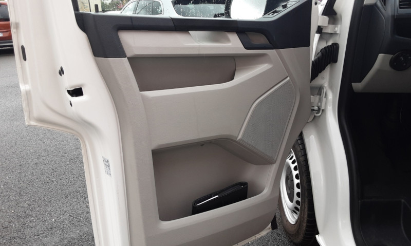 Photo 7 de l'offre de VOLKSWAGEN TRANSPORTER FGN TOLE L1H1 2.0 TDI 102 BUSINESS LINE  à 24990€ chez Centrale Auto Marché Mussidan