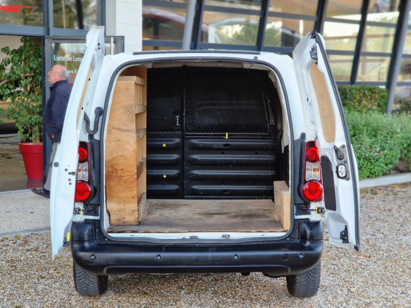 Photo 14 de l'offre de CITROEN BERLINGO L1 BlueHDi 100 SetS BUSINESS ETG6 à 11990€ chez Centrale Auto Marché Mussidan