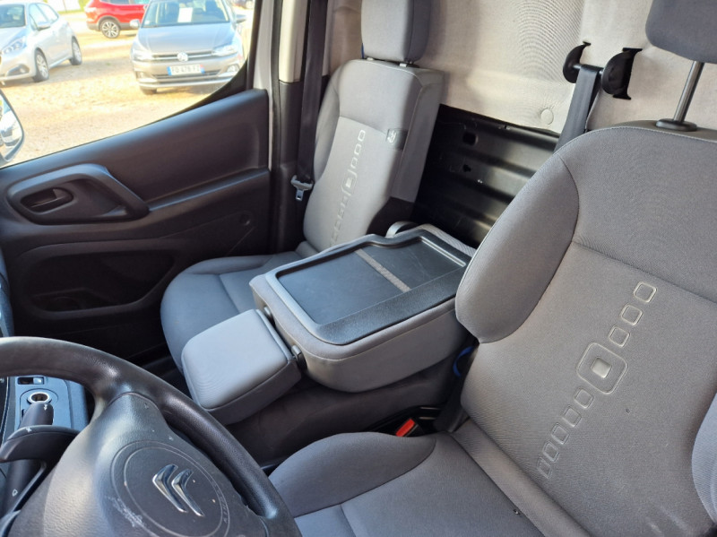 Photo 49 de l'offre de CITROEN BERLINGO L1 BlueHDi 100 SetS BUSINESS ETG6 à 11990€ chez Centrale Auto Marché Mussidan